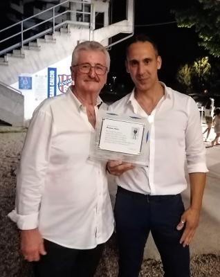 Gianni Frignani premia Andrea Martini